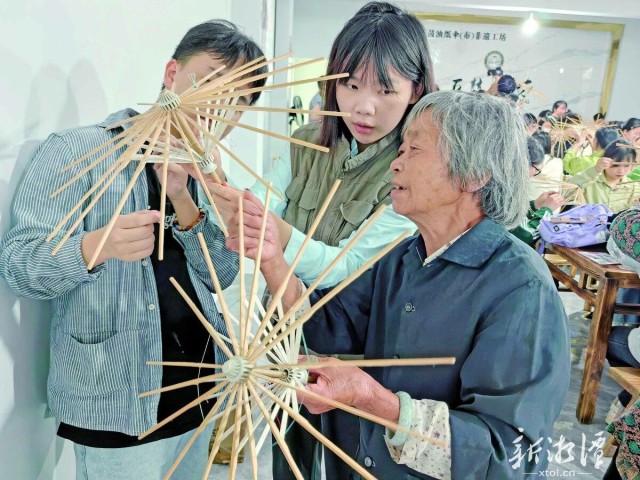 湘潭县石鼓镇油纸伞撑出大产业