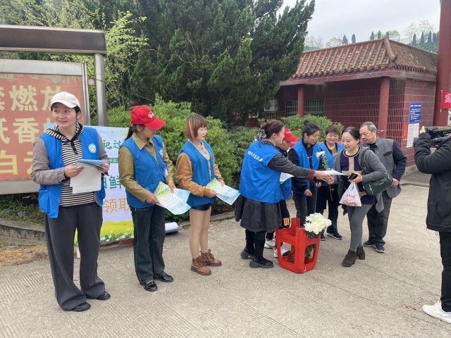 “志愿藍”守護“生態綠”，湘潭共筑綠色清明新風尚