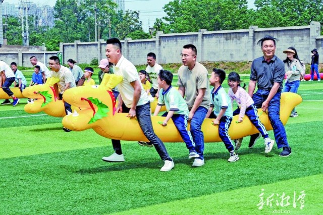 角逐賽場(chǎng) 快樂(lè)成長(zhǎng)
