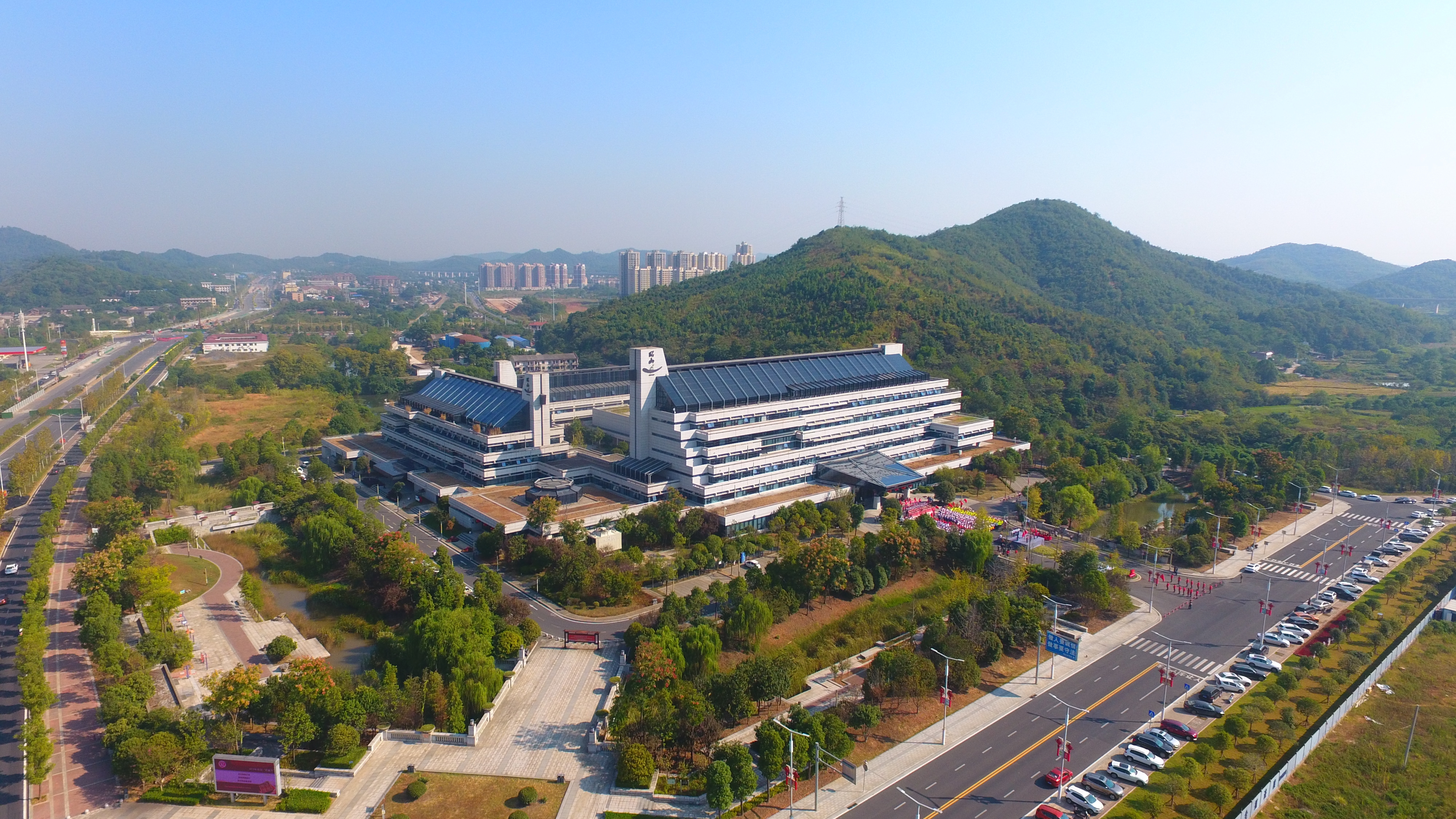 岳塘经开区召开警示教育暨集中整治违规吃喝工作推进会