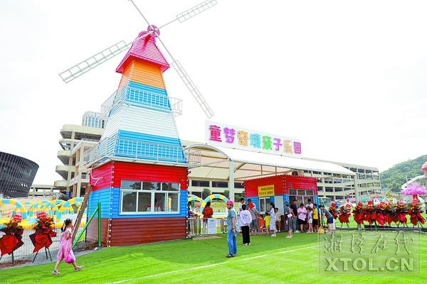 600-2023-08-04～1｜位于岳塘国际商贸城东南角的童梦奇境亲子乐园，占地面积约30亩，拥有40多个游乐项目，成为家长和孩子们的“欢乐谷”。（记者｛｝马贵｛｝通讯员｛｝谭勇志｛｝摄）f1c1.jpg