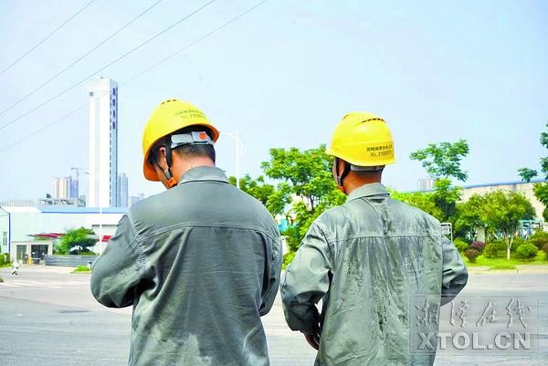 600-2023-08-11～7｜国网湖南湘潭供电公司员工开展线路特巡。（通讯员｛｝柏兰｛｝摄）7b4f.jpg