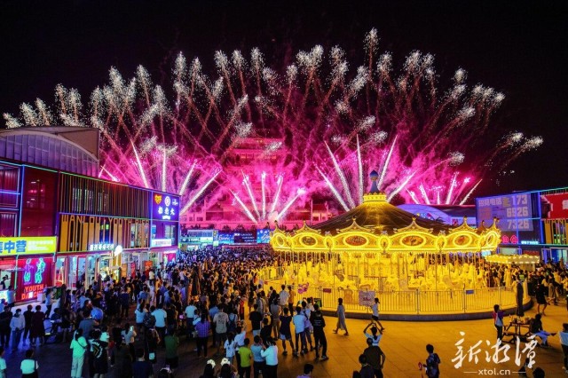 600-xxt2023-10-07～1｜万楼烟花秀引爆“十一”湘潭文旅市场。（本报记者｛｝方阳｛｝摄）f31e.jpg
