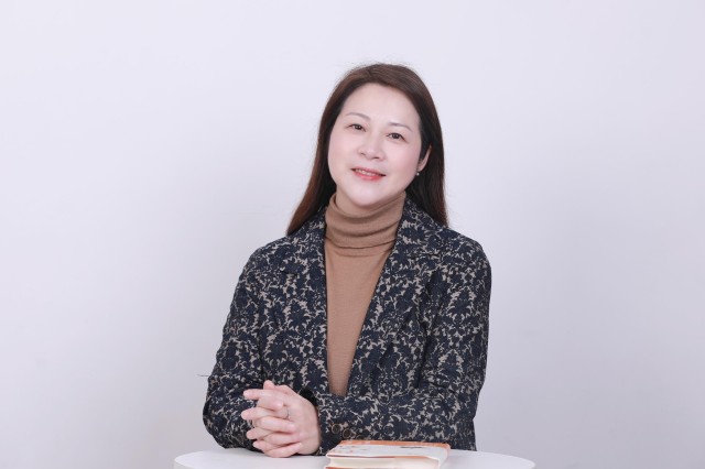 李莉.jpg
