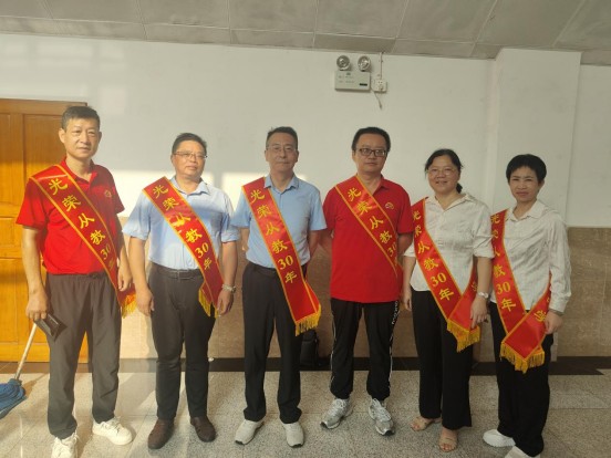 湘潭市益智中学开展79.png