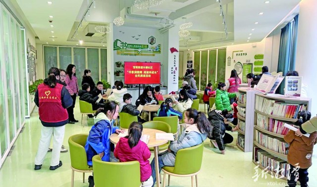 600-xxt2024-12-20～1｜长塘社区举行全民阅读活动，吸引众多居民群众参加。 （本报记者 丁白玉 摄）122f.jpg