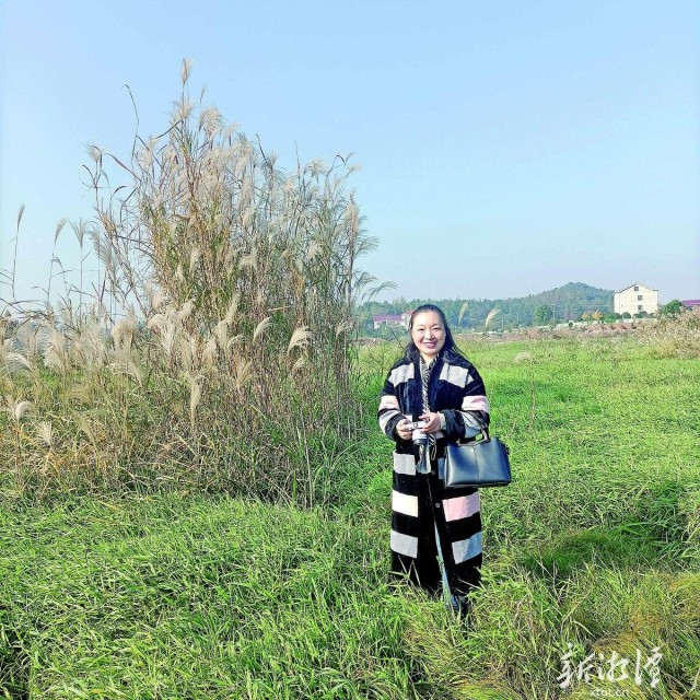 600-xxt2024-12-31～1｜付桂辉在谷水村河滩边寻找原濲水老街的记忆。（本报记者 吴珊 摄）3aad.jpg