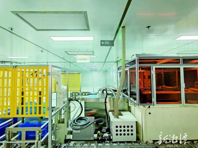 600-xxt2025-02-25～1｜湖南触米科技有限公司自动化生产车间内，机器人争分夺秒赶制订单。（本报记者 马贵 摄）8471.jpg