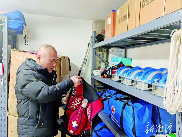 600-xxt2025-03-18～1｜救援物资仓库满满当当。954b.jpg