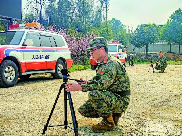 600-xxt2025-03-28～1｜4g单兵图传训练。 （本报记者 丁白玉 摄）8c81.jpg