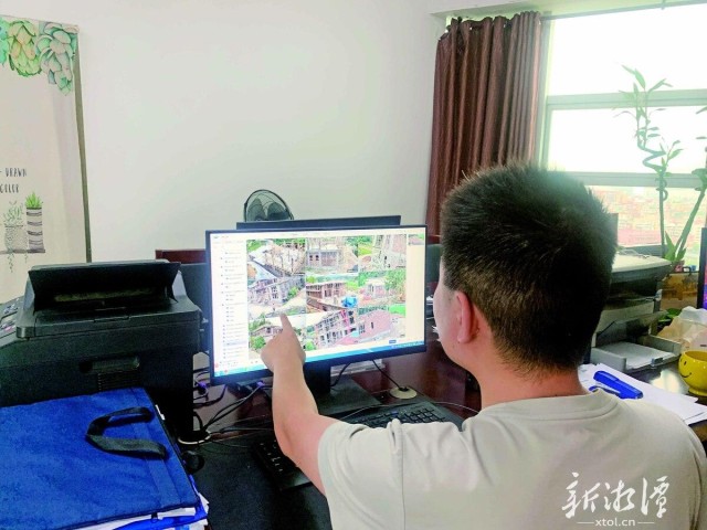 600-xxt2025-06-30～1｜湘乡市住建局办公室的电脑里，可随时看到自建农房实时画面。ed50.jpg